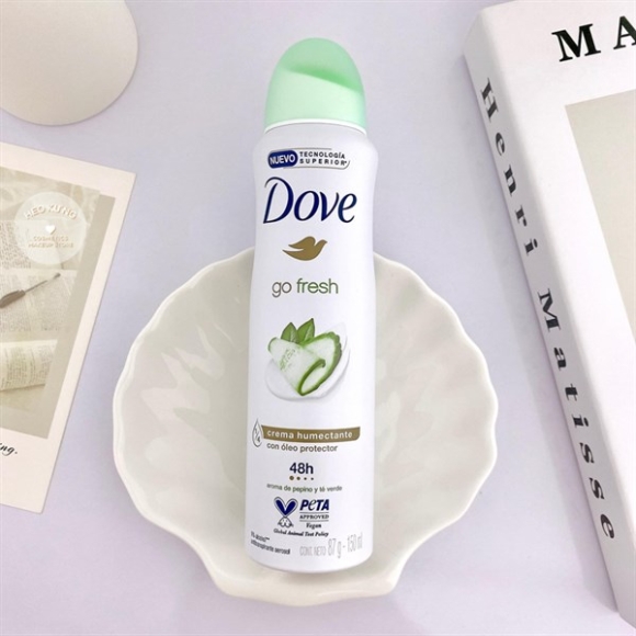 Xịt thơm khử mùi Dove dưa leo