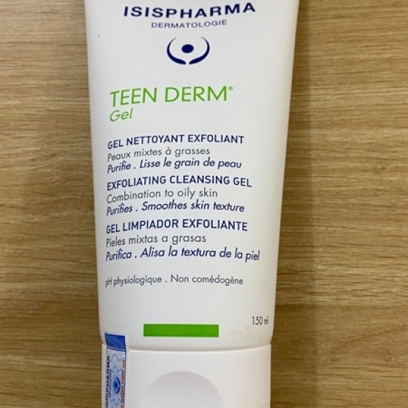SỮA RỬA MẶT ISISPHARMA 150ML