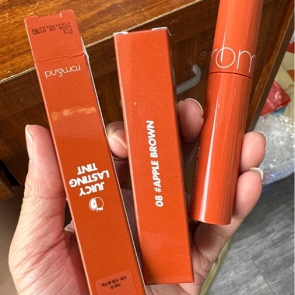 SON TINT BÓNG ROMAND APPLE BROWN 08