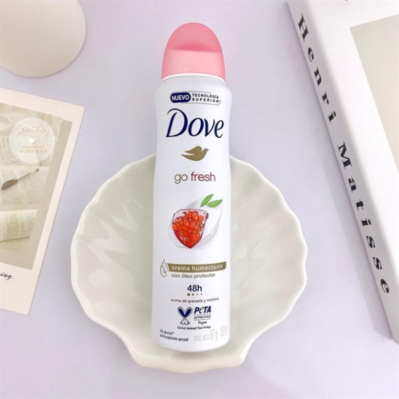 Xịt thơm khử mùi Dove lựu 150ml