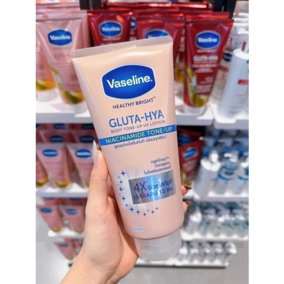 DƯỠNG THỂ VASELINE NIACINAMIDE TONE UP 4X 330ML